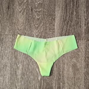 VS PINK Nwts Womens Underwear!! Sz Medium Thong!!